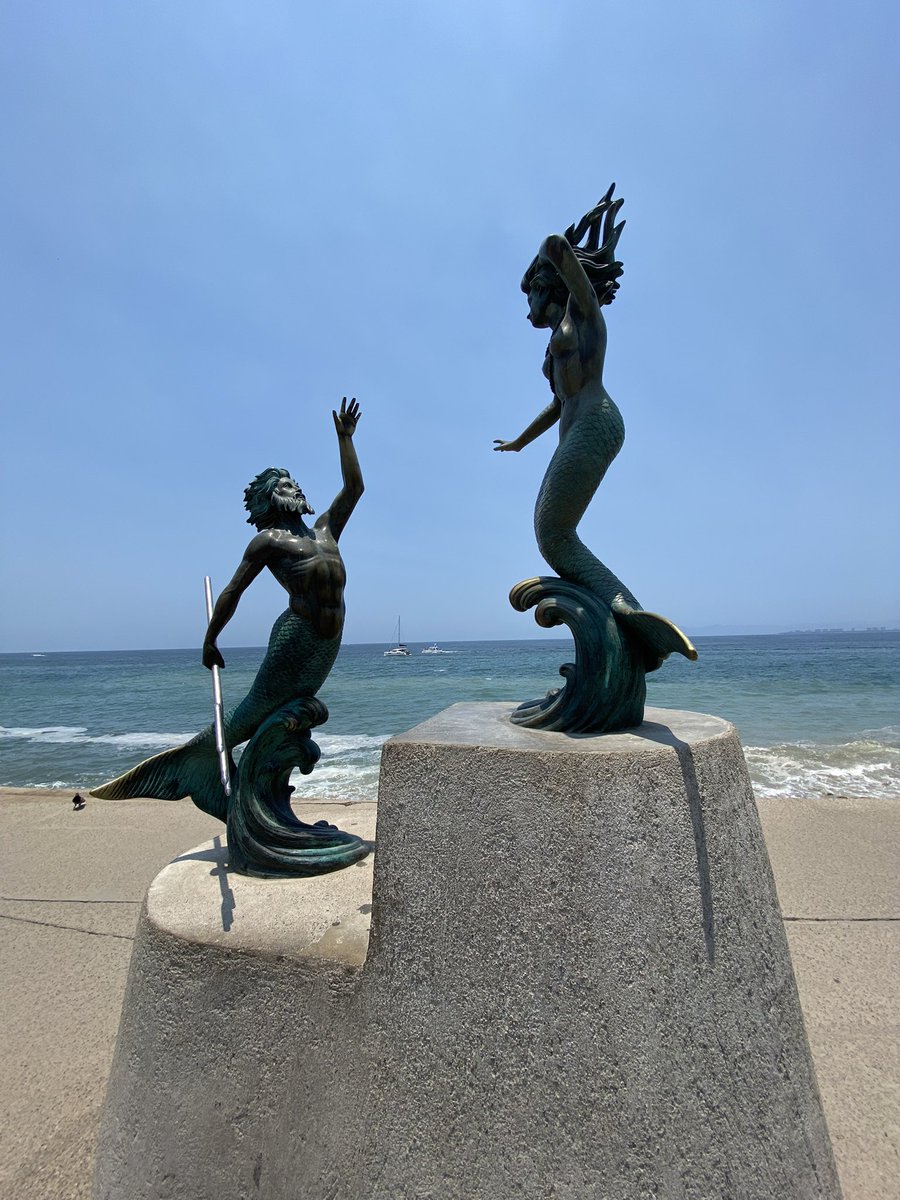 JopamWorld's tweet photo. Las estatuas en el #Malecon de #PuertoVallarta 🌴 #JopamWorld https://t.co/RHBWjir4LF