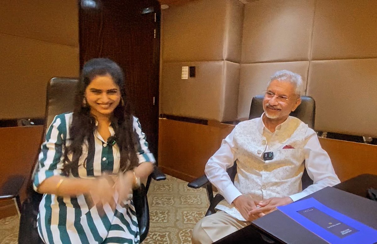 An interaction with one of the most powerful men of the world Shri @DrSJaishankar Ji. 🙏🏻 Was an honour. What a man, simple humble and super intelligent!