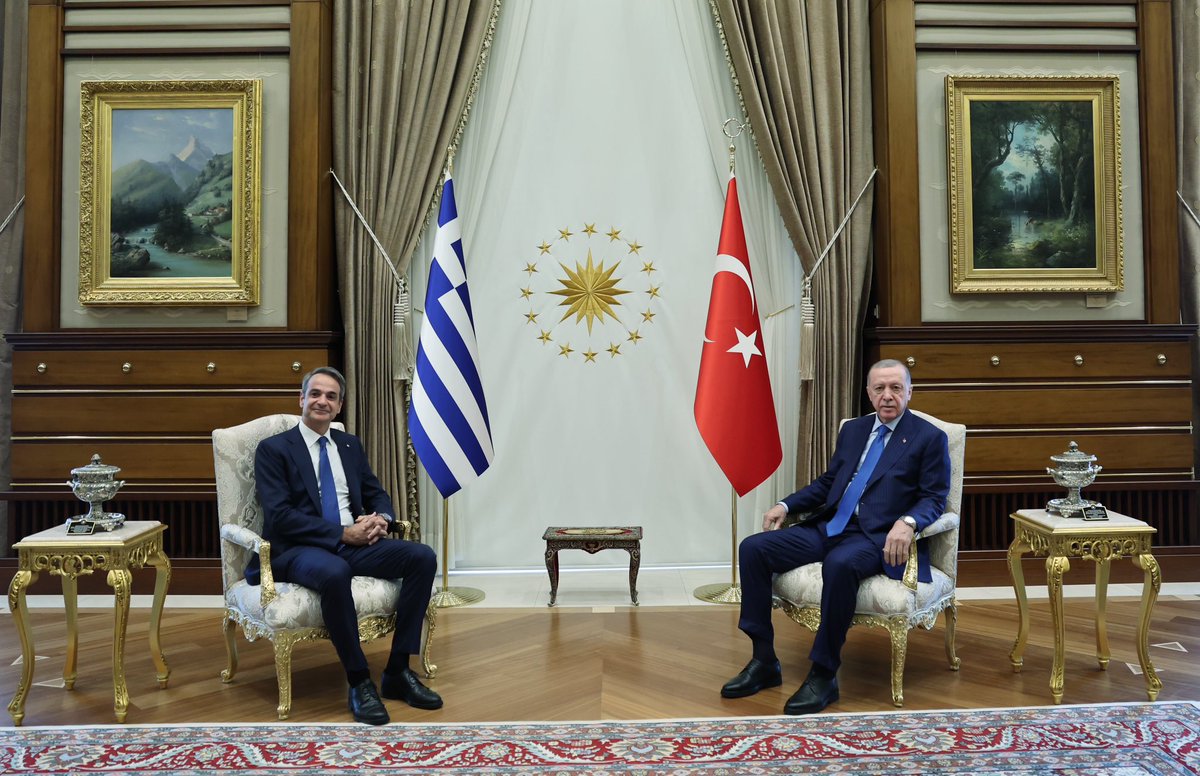 Cumhurbaşkanımız @RTErdogan, Türkiye’ye çalışma ziyaretinde bulunan Yunanistan Başbakanı Kiryakos Miçotakis’i Cumhurbaşkanlığı Külliyesinde kabul etti.