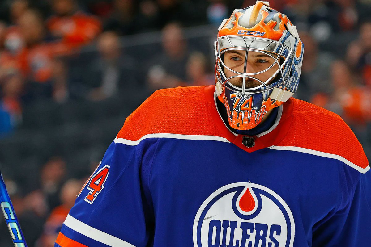 That sound you hear? It's the #Oilers Stanley Cup hopes swirling - because it's not possible to win with this goaltending. Stuart Skinner has been one of the worst playoff goalies of the salary cap era. And it's no longer a small sample size. Link: dailyfaceoff.com/news/oilers-st…