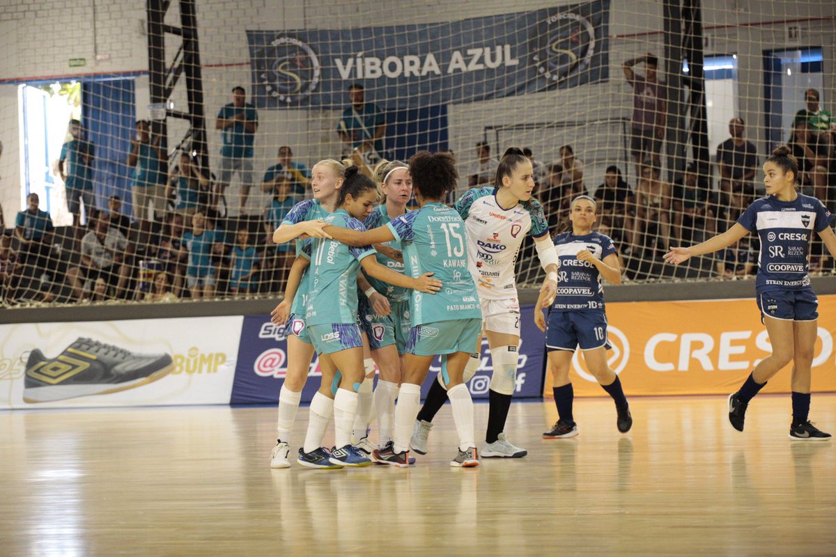 LigaLff's tweet photo. Fechando a rodada dupla do final de semana da LFF @sicredi, a equipe do Stein venceu o UNIDEP/Pato Branco por 4x2.
A equipe do Taboão Magnus venceu a equipe do Cianorte pelo placar de 12x2.
#lffoficial #lffsicredi2024 #futsaldelas #futsalfeminino https://t.co/mBBWCGYzHG