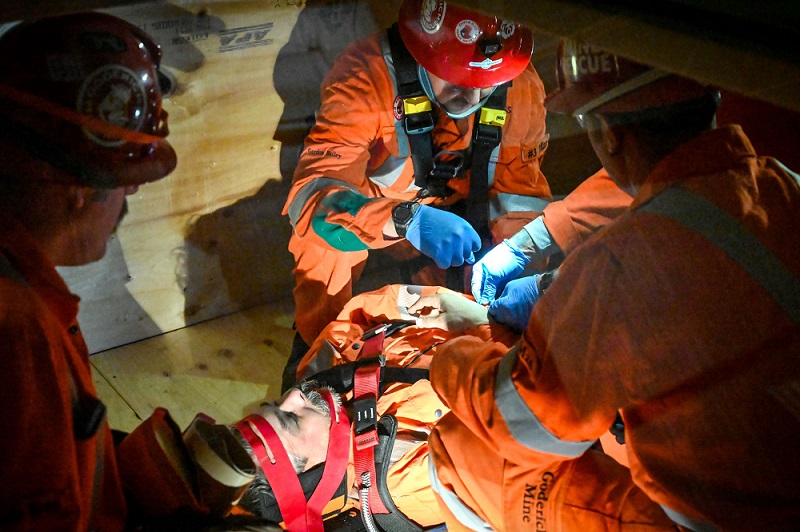 Mine rescue district winners announced; finalists across Ontario will compete for provincial title: bit.ly/3QHOg5y #Mining #MiningSafety #MineRescue #WorkplaceSafety #HealthAndSafety