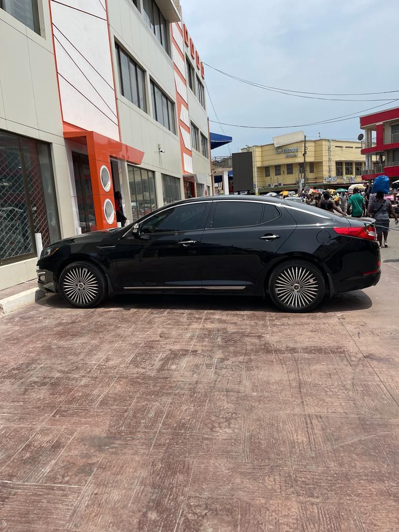 2014 Kia Optima 
Fully fully loaded
 Panaromic sunroof
Push to start
No faults 

Price: GHC 130,000

Repost for others to see please 🙏🏿
DM and let's talk if you're interested 
WhatsApp/Call: 0550256731