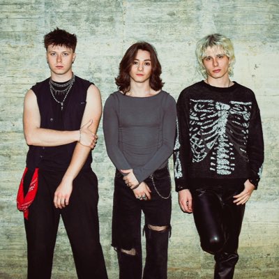 È uscito il nostro nuovo singolo “Graffi” su tutte le piattaforme di streaming , siamo felici di questa nuova era , felici di poter scegliere per noi stessi❤️