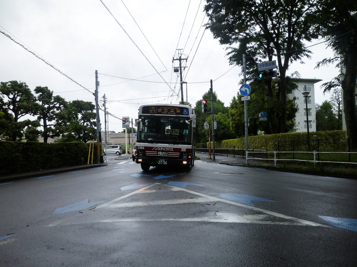 昼間の立川バス。雨の中ご苦労様。