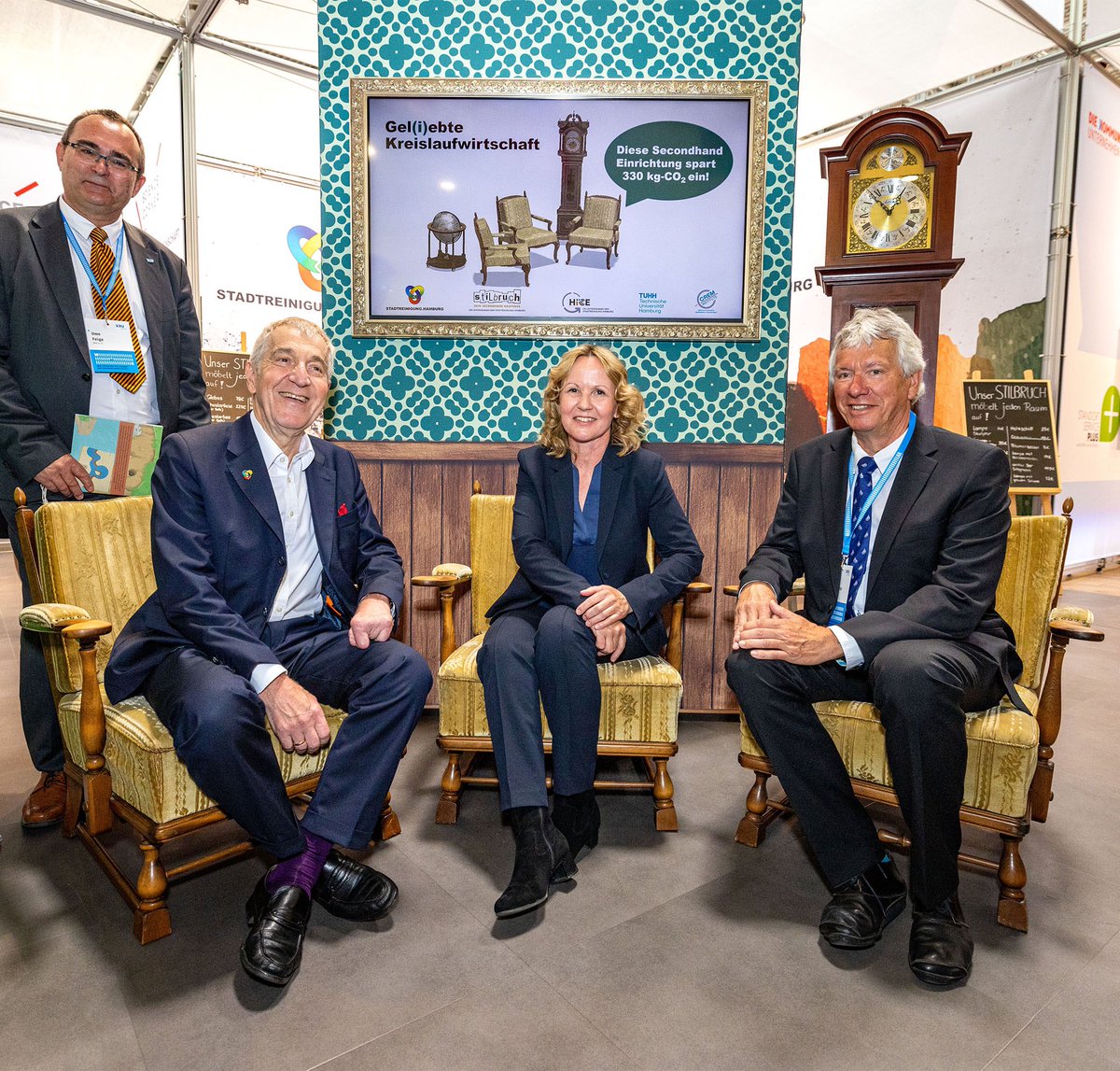 #IFAT2024 in München erfolgreich gestartet. Prominenter Gast an unserem Stand, Umweltministerin Steffi Lemke zusammen mit SRH-Geschäftsführer Prof. Rüdiger Siechau und #vku-Vizepräsident Patrick Hasenkamp. Es warten spannende Tage auf die Besucher:innen der IFAT.