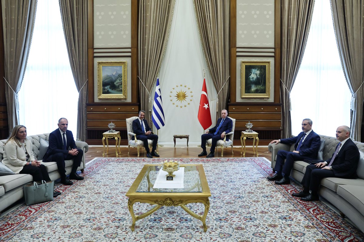 Cumhurbaşkanımız Recep Tayyip Erdoğan, Yunanistan Başbakanı Kiriakos Miçotakis’i, Cumhurbaşkanlığı Külliyesinde resmi törenle karşıladı.