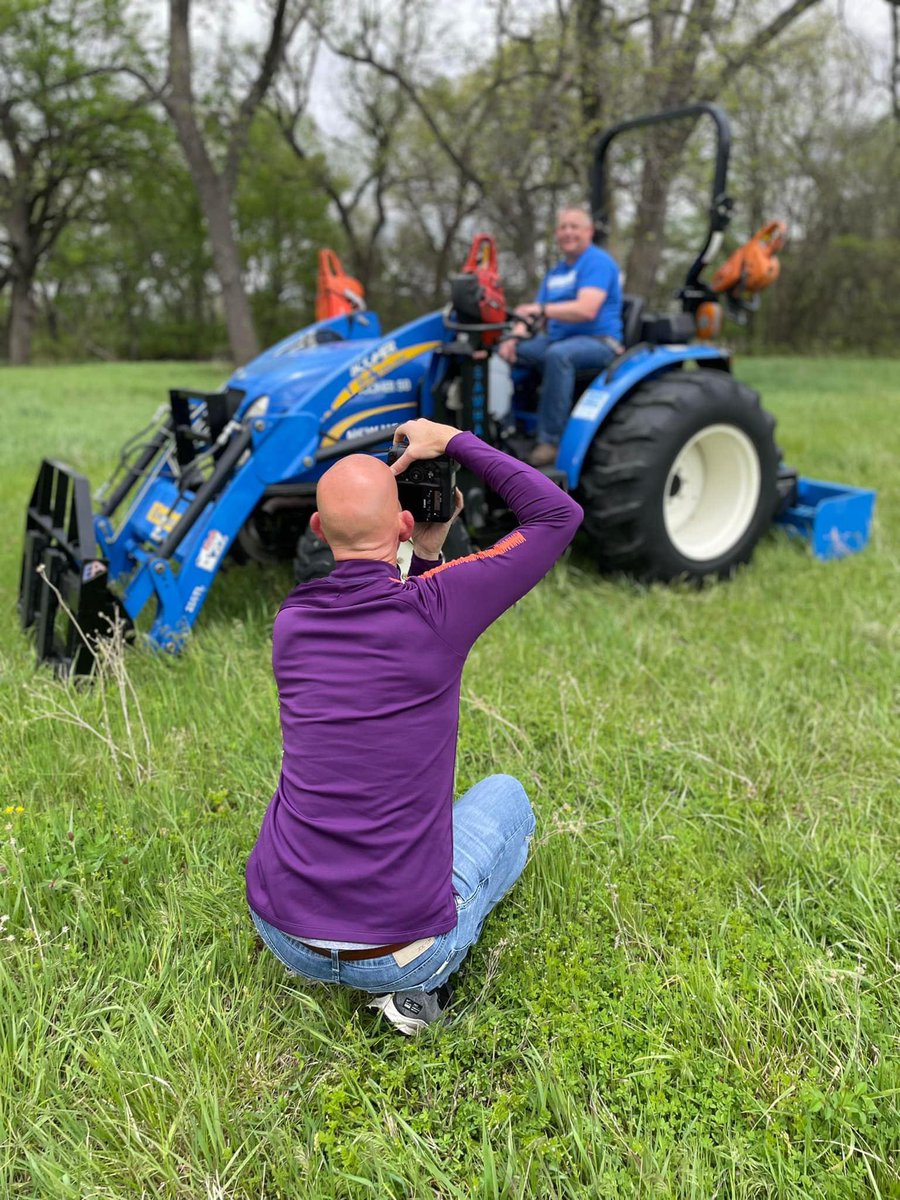 This was such a fun day!  This is the day we did the photo shoot for #NewHolland magazine #Acres.
#GearHaul #photoshoot #FrontCover #CNH #SawHaul