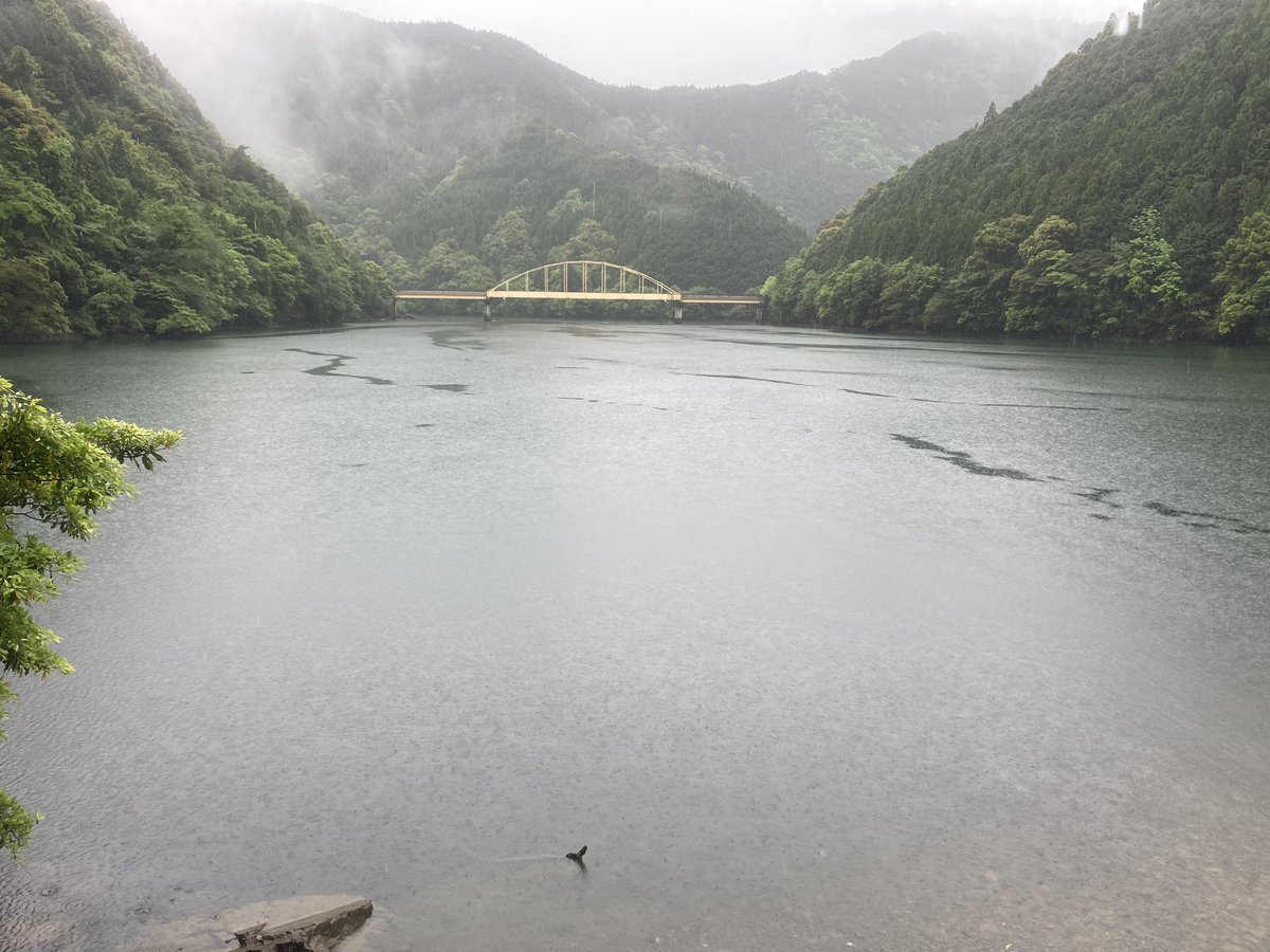 ほぼ年一七色ダム　大雨です　しかも釣れない