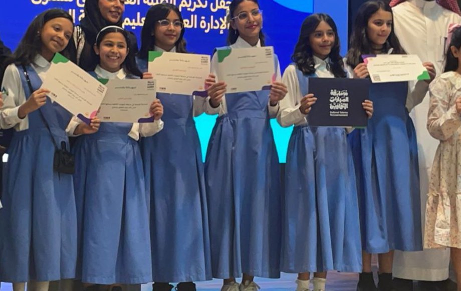stemmsc's tweet photo. #فخر_المتقدمة_للتعلم_الذكي🎖️
#تكريم
بحضور المساعد للشؤون التعليمية .. 
كرّمت الإدارة العامة لـ #تعليم_الرياض طالباتنا من المرحلة الابتدائية في القسم الأهلي 
واللواتي حققن #المركز_الأول🏆 على مستوى #الرياض في #مسابقة_المهارات_الثقافية مسار المسرح وهن:
🎖️الجوهرة الفواز
🎖️بسمة الخليفي 
🎖️دانة البقنة
🎖️دانية الشهري 
🎖️لولوة الجهني
🎖️وتين حبحر 

#مدارس_المتقدمة
#جيل_ينتج_المعرفة