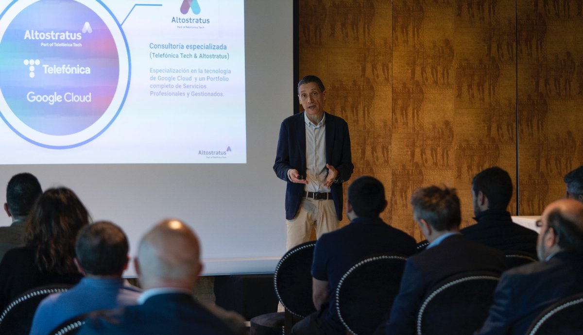 AltostratusSL's tweet image. Nuestro ciclo de #Roadshows está de regreso 🚀

#Zaragoza fue punto de encuentro de más de 20 empresas en  y especialistas de @Telefonica, @GoogleCloud_ES  y  #Altostratus.  Durante la sesión, exploramos cómo la tecnología de #GoogleCloud puede impulsar el desarrollo empresarial