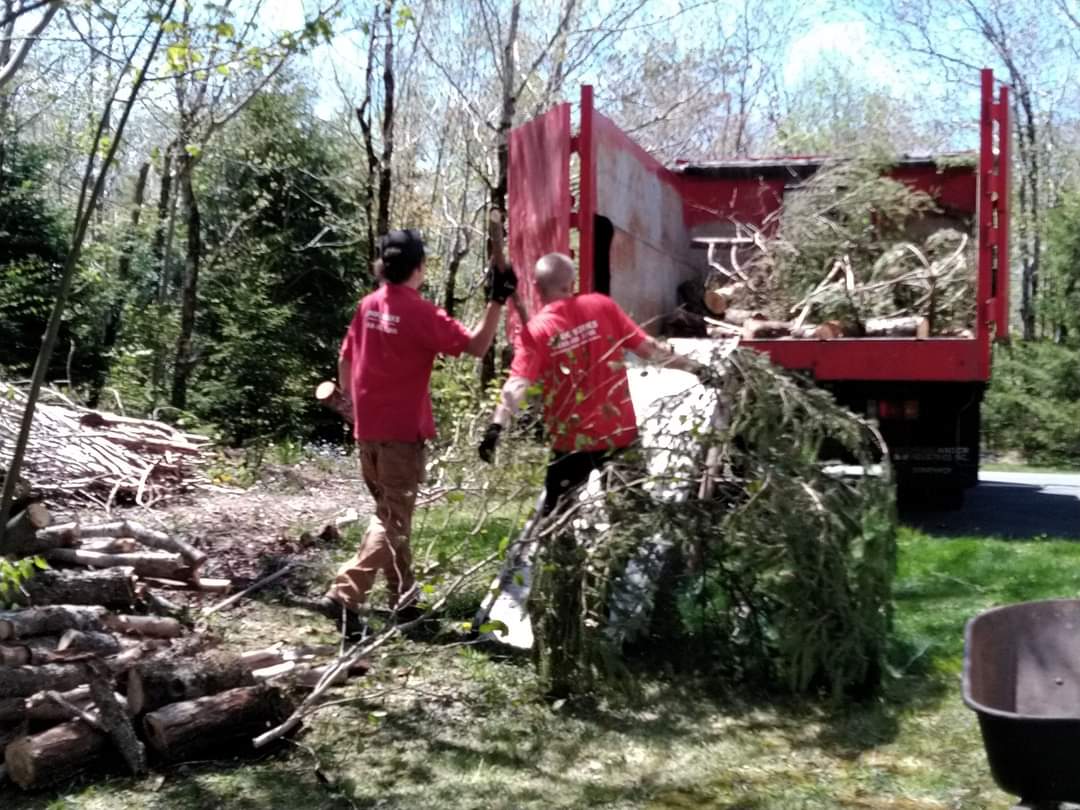 Need your yard/ property cleaned up so you can get back to using it this season ? 

The long weekend is coming &amp; you don't need to be spending it cleaning up your property, we'll have it cleaned so it's ready for you

Our team will tackle it all big or small

#kitchenerwaterloo