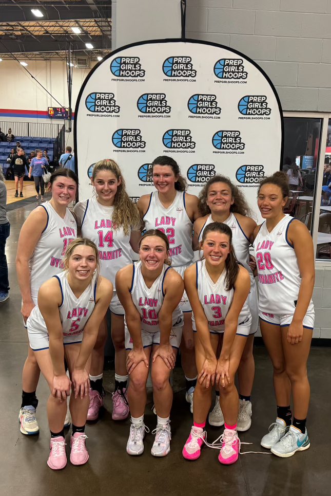 Our 17U team REPRESENTED this weekend at River City Run this weekend going 3-1! Their defense was the key! Great job ladies! 👏🏻 💪🏻@PGHCircuit @PGHIndiana @PGHKentucky