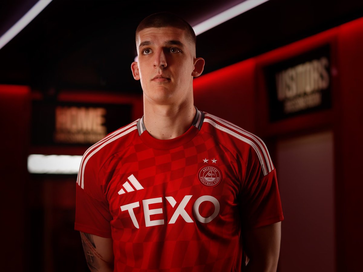 Happy new Aberdeen kit day everyone, that time of year where I start thinking 'oh I should get the shirt again this season cos maybe this is the season we win everything and get massive, it doesn't matter how old you are, yes this will happen, buy the kit'. It is quite nice tho