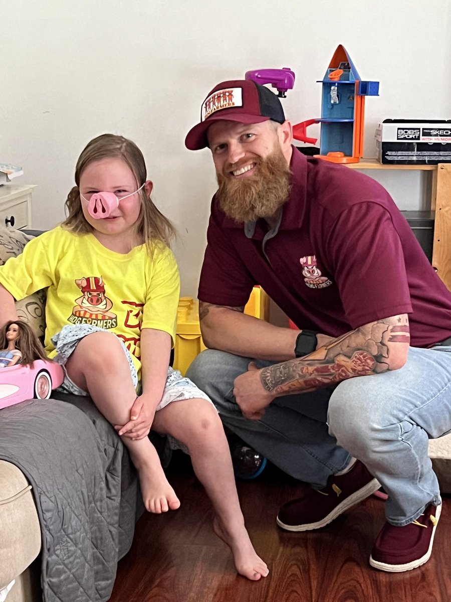 Special delivery!

Co-founder Jeff Rinhart personally delivers a hogfarmer care package to Warrior Alaina. Alaina is a 6 year old girl currently battling B Cell ALL Leukemia. 

Keep fighting, Alaina!❤️🎗