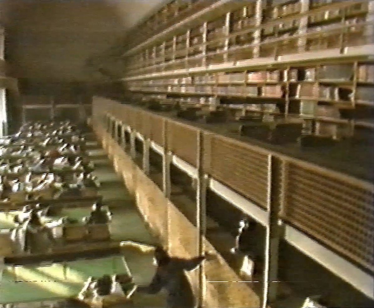 1980'lerin sonlarında İÜ Edebiyat Fakültesi'nin kütüphanesi böyle imiş.