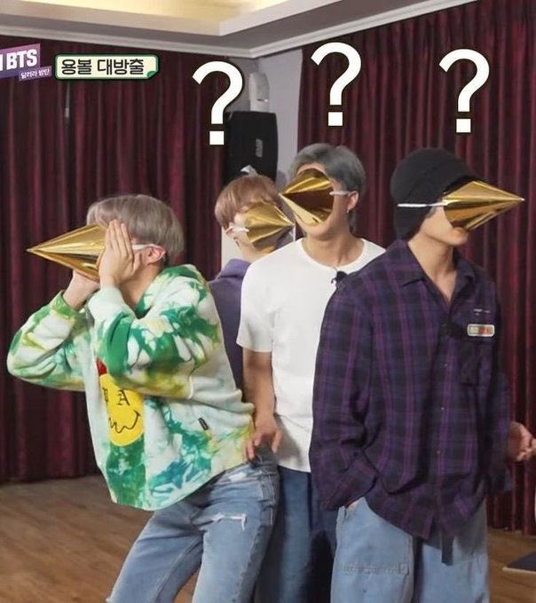 tetebbi's tweet photo. "bts out of context" : a thread ✨ https://t.co/CkwWvO5NXD