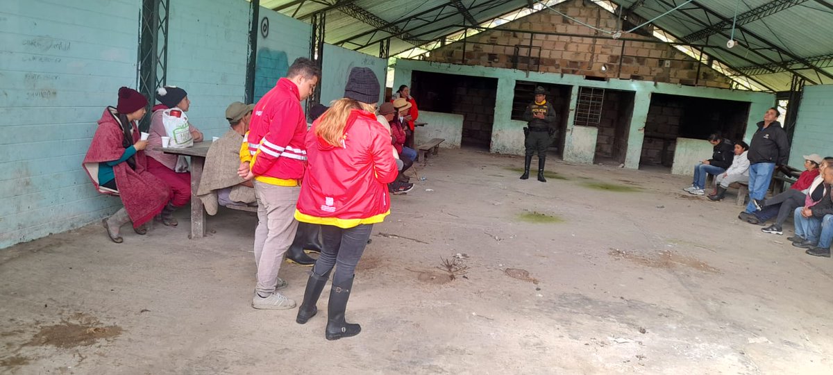 UsmeAlcaldia's tweet photo. ¡Seguimos trabajando por la seguridad en la ruralidad! En operativo conjunto con Policía de Carabineros, @GobiernoBTA y  @SeguridadBOG, acordamos la creación de un frente de seguridad en las veredas y reuniones mensuales para abordar temas clave de seguridad. https://t.co/HLx7WDbQF0