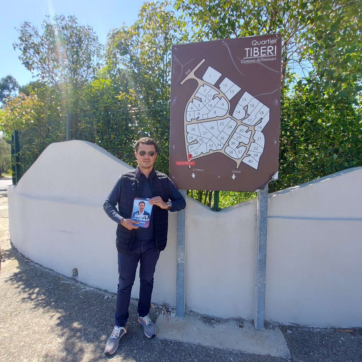 JATarelli's tweet photo. Vendredi dernier, tractage et boitage dans la micro-région du Fiumorbu avec le délégué de la seconde circonscription de Haute-Corse, @GillesDominici.
Le 9 juin prochain, pour maîtriser votre destin, #VotezLR avec @fxbellamy et @CelineImart 🗳️🇫🇷🇪🇺 #AvecBellamy https://t.co/f9bBn9mjzD