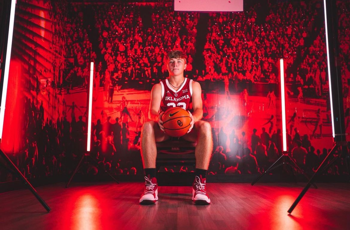 As the freshman guard, Dayton Forsythe, begins his career with the #Sooners, he’s more than prepared for the challenge ahead. 'I'm going to keep my head down and do whatever is asked of me, whatever that may be. I’m just going to work super hard.” READ: oklahoma.rivals.com/news/dayton-fo…
