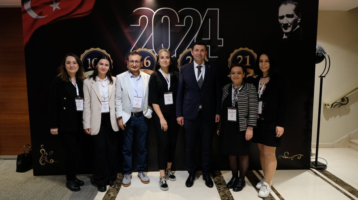 borcelikakademi's tweet photo. KalDer tarafından düzenlenen 21. Kalite ve Başarı Sempozyumu’nda ziyaretçilerimizle buluştuk!

Eğitim teknolojilerimizi, bilgi ve deneyimlerimizi paylaştığımız bu keyifli sempozyumda standımızı ziyaret ederek katılım gösteren herkese teşekkür ederiz.
#BTA #KALDER https://t.co/lxYDFNDET3