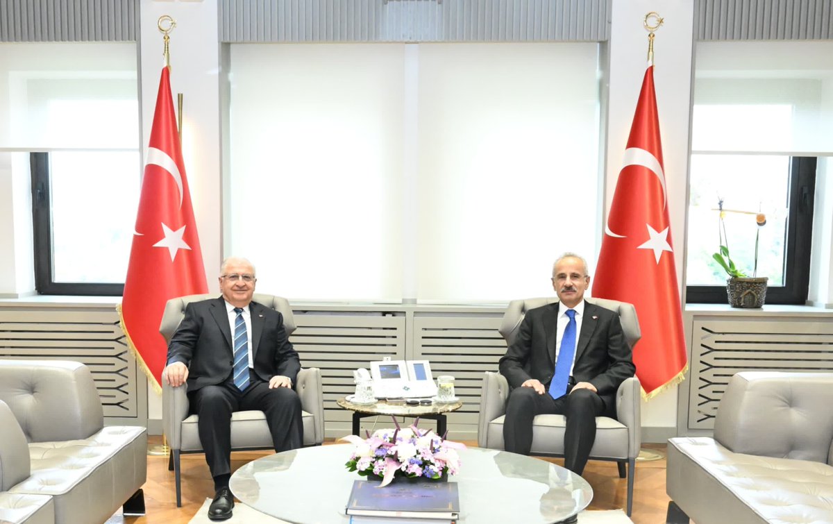 Millî Savunma Bakanı Yaşar Güler, Ulaştırma ve Altyapı Bakanı Abdulkadir Uraloğlu’nu ziyaret etti.

#MillîSavunmaBakanlığı #YaşarGüler