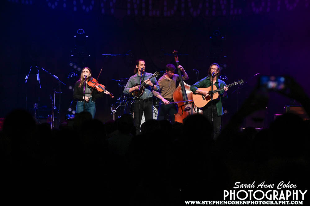 5.10.2024 | @crowmedicine - Jubliee Tour | With special guest: @TheArcadianWild | 📍 @ParistownHall - Louisville, KY | 📸: Sarah Anne Cohen (Stephen Cohen Photography)