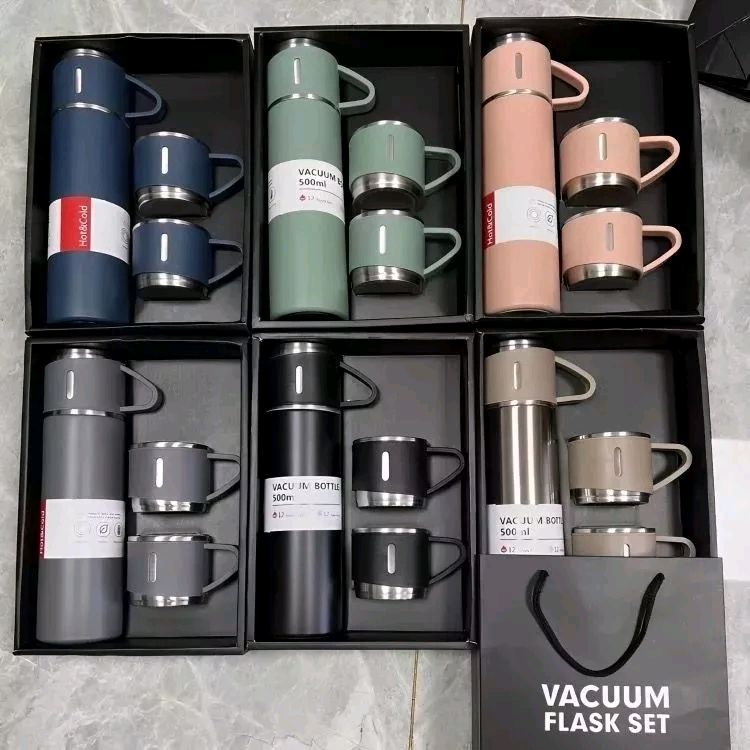 Achadosdashop4e's tweet photo. |Kit Garrafa Térmica Vacuum Bottle Inox 500ml + 3 Xícaras Bebidas Fria ou Quente por R$25,86 - R$34,88. Compre na Shopee agora!| https://t.co/TEG92LQqGm https://t.co/8IfriEgiNl