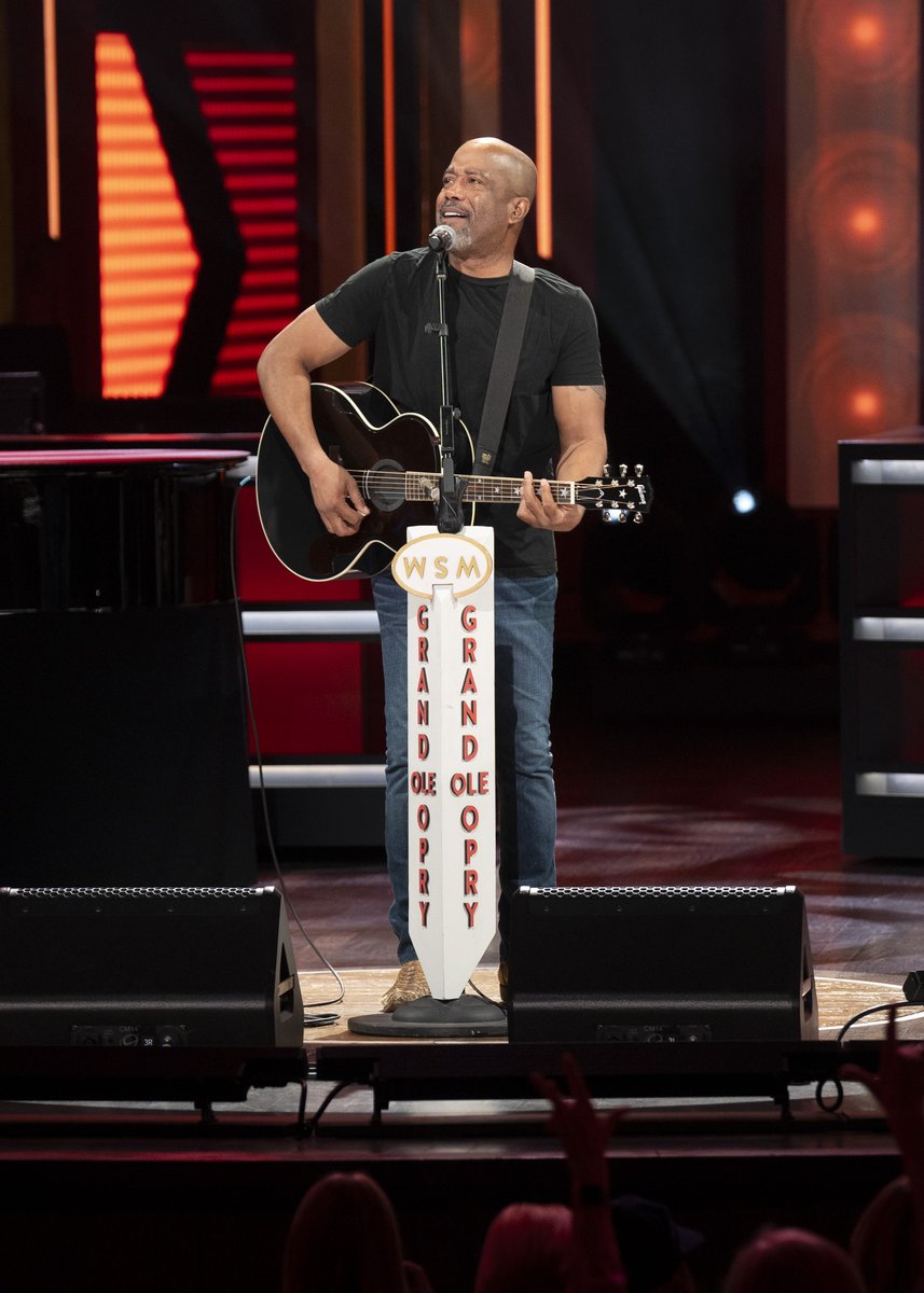 We hope Opry star @dariusrucker gets to enjoy some 'Beers and Sunshine' today!

Happy birthday, Darius!