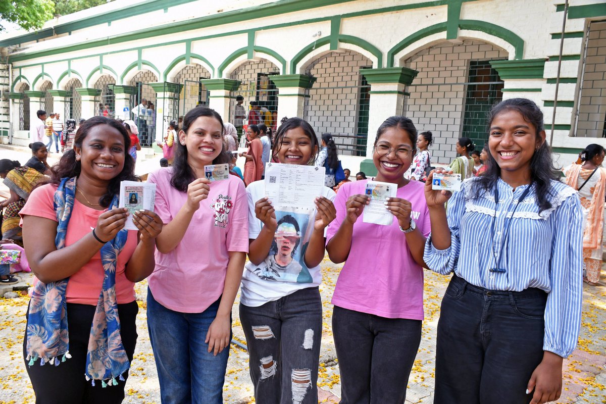 First-time voters show their voting documents as they arrive to cast their vote for the fourth phase of the Lok Sabha election, in Khunti, Jharkhand on Monday #ElectionwithDD #GeneralElections2024 #LoktantraKaUtsav #DDCoversElections24 #IndiaElections2024