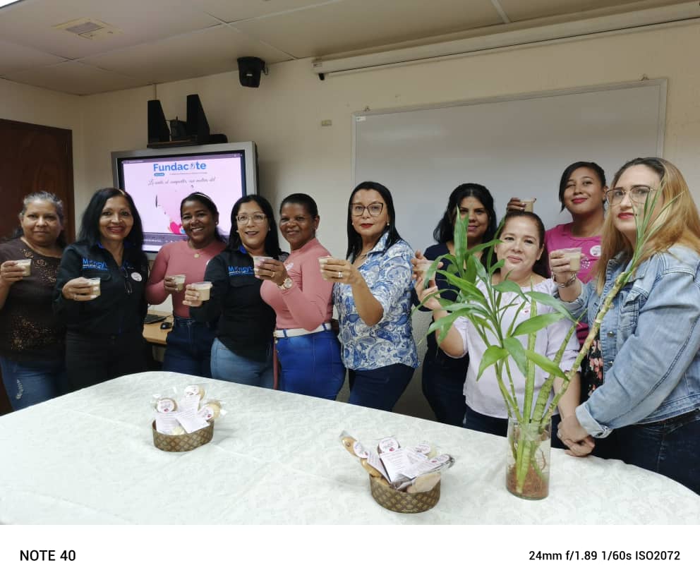 MinCyTBolivar's tweet photo. #Fundacite Bolívar, realizó un sentido homenaje a propósito del día de las madres.
En dicho homenaje se agasajó a las bellas madres que laboran en la institución con un delicioso desayuno y un pequeño obsequio https://t.co/tNkQXmAbRp