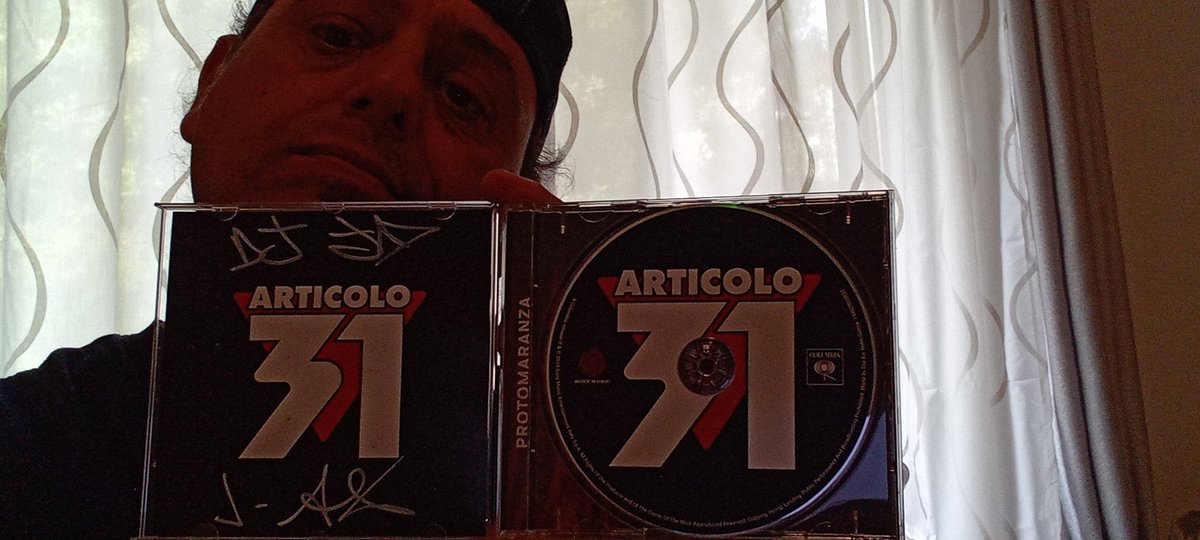 MassaroMaury's tweet photo. Ciao Ax e Jad.Fate spazio in studio, perché a giorni arriveranno 5 Dischi di Platino d'appendere👍 @jaxofficial #5dischidilpatino #Jax #Djjad #Articolo31 #Articolo312024 #Spaghettifunk #Protomaranza #Siamofuori #SF https://t.co/tqDruW4H9F