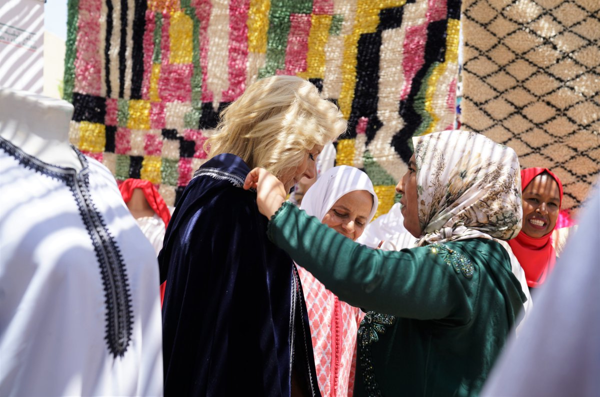 Read the story of the blue selham, a traditional #Moroccan cape, that Najia crafted for @FLOTUS to showcase the work of the cooperative she built. The blue selham has become a symbol of triumph for the women of Najia's small rural community usaid.gov/morocco/news/m…