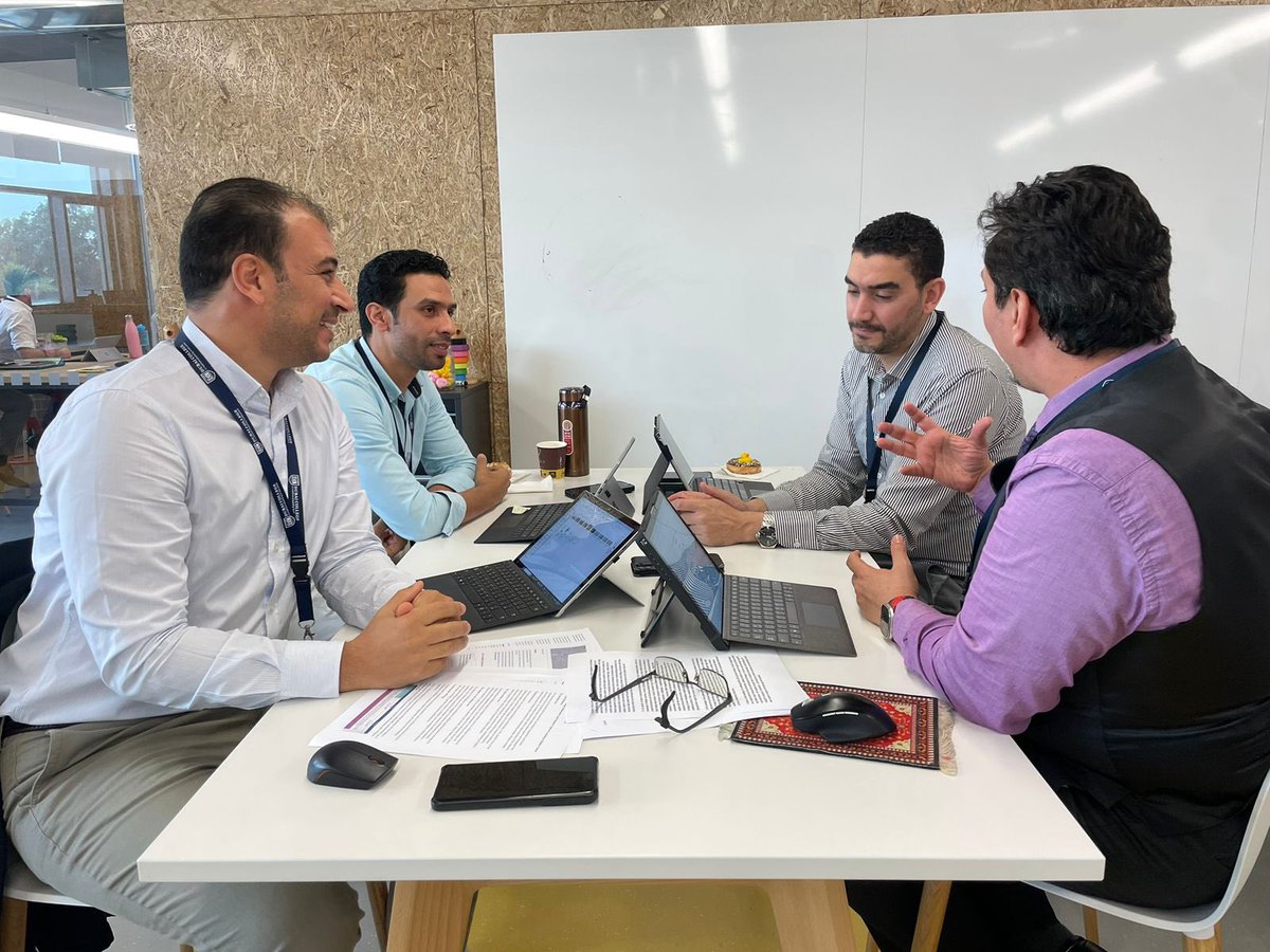 DColLearning's tweet image. Fantastic discussions and sharing at this afternoon’s adaptive teaching ⚡️ SPARK. Staff have engaged with research, designed interventions and evaluated the impact on students.