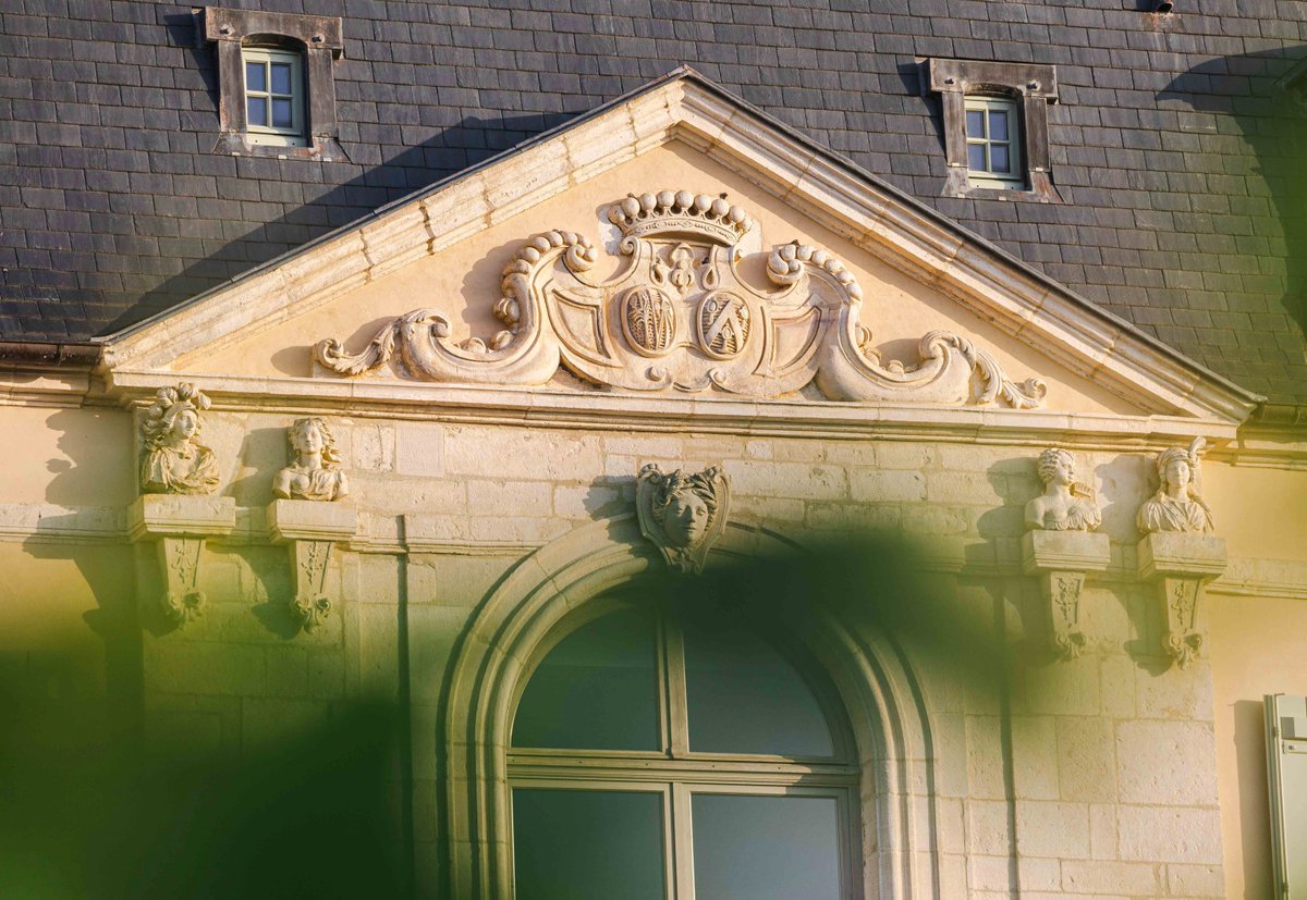 At the Château, we love appreciating each detail of our facade. Built in 1726 from Chassagne stone, our Château Micault has long been described as the finest residence in the region. Look up during your next visit - every nook and cranny is worth the detour!