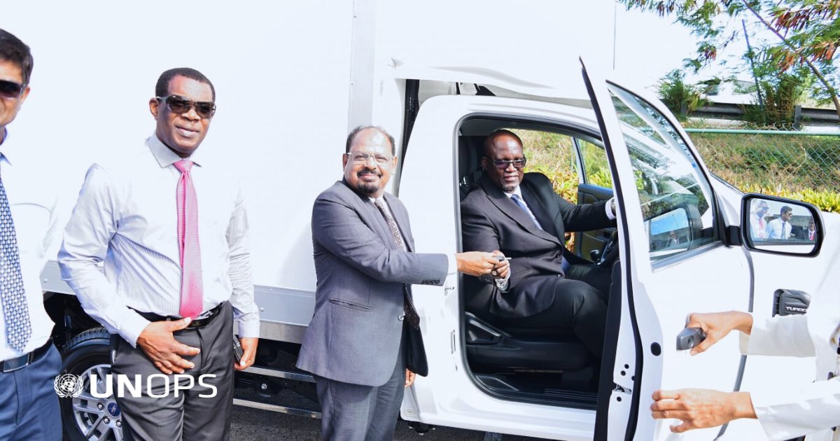 #Barbados | El proyecto de $675,000 financiado por #India y ejecutado por UNOPS culminó con la entrega de un camión refrigerado, completando la donación de 106 equipos médicos para mejorar la salud en la isla. 🏥🌐 #ODS3 #ODS17