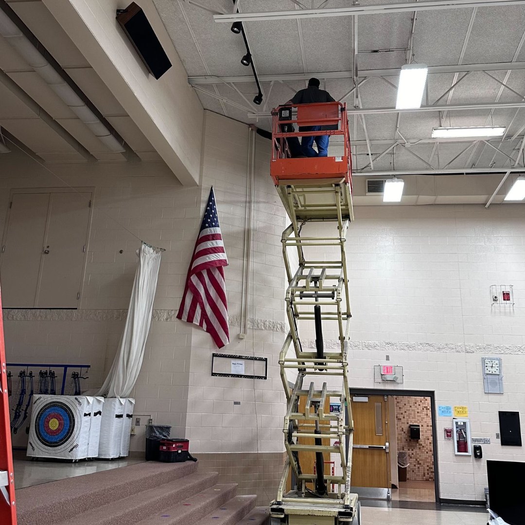 We appreciate Bobby Weber, Jerry Brown, and Ryan Reed’s hard work installing two 98-inch displays in Hilliards District. Great job!

@BeaconBobcats
#FEK12 #edtech #OnSite