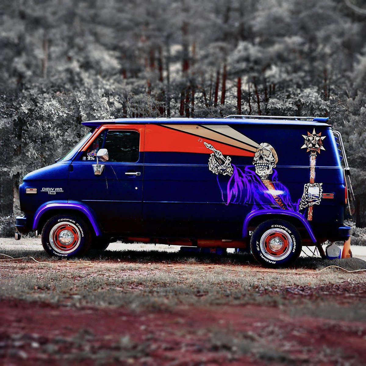 _VanCult_'s tweet photo. Happy Van Mural Monday!
..
#tagtheowner #tagthevan #tagtheartist #tagthephotographer
..
#vanmuralmonday #van #mural #monday #gm #chevrolet #chevy #chevyvan #gvan #vannin #vanlife #vanporn #customvan #boogievan #showvan #vancult #getinandgetiton https://t.co/spJlT0a4Tv