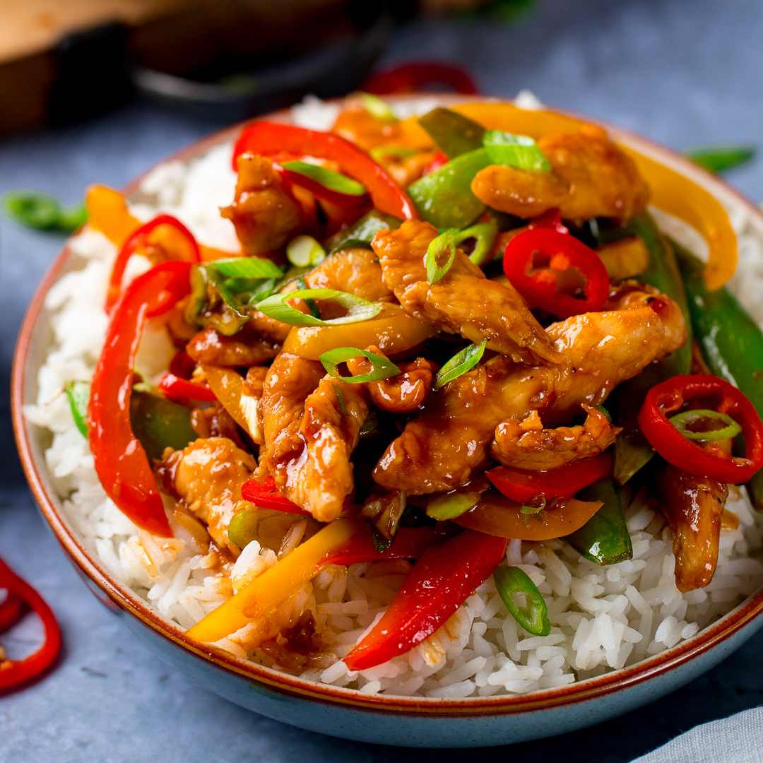 My tasty chicken and veggie stir fry - a quick mid-week meal with a kick of chilli heat that you can get on the table in less than 20 minutes!

kitchensanctuary.com/quick-chicken-…
#kitchensanctuary #stirfry #Foodie