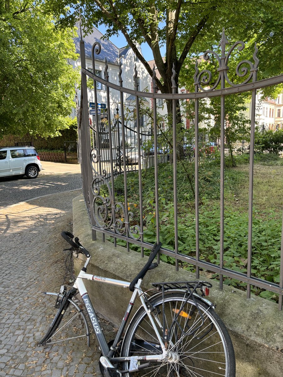 ⁦@Ottostadt⁩ das Fahrrad wird immer weniger. Wird es irgendwann von der Stadt entfernt?