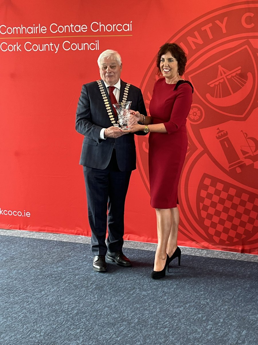 Great evening at the County Hall as Mayor Frank O’Flynn honours Ui Mac Coille GAA Centenary with a presentation to our Chairperson Ms Avril Geary.