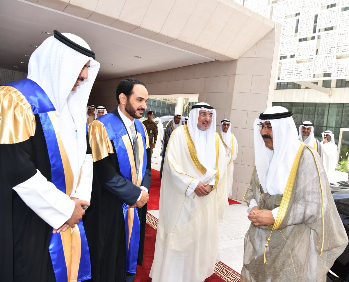 حضرة صاحب السمو أمير البلاد الشيخ مشعل الأحمد الجابر الصباح يشمل برعايته وحضوره حفل افتتاح مدينة صباح السالم الجامعية وتكريم أوائل الخريجين المتفوقين من حمَلة الإجازة الجامعية والدراسات العليا في جامعة الكويت.