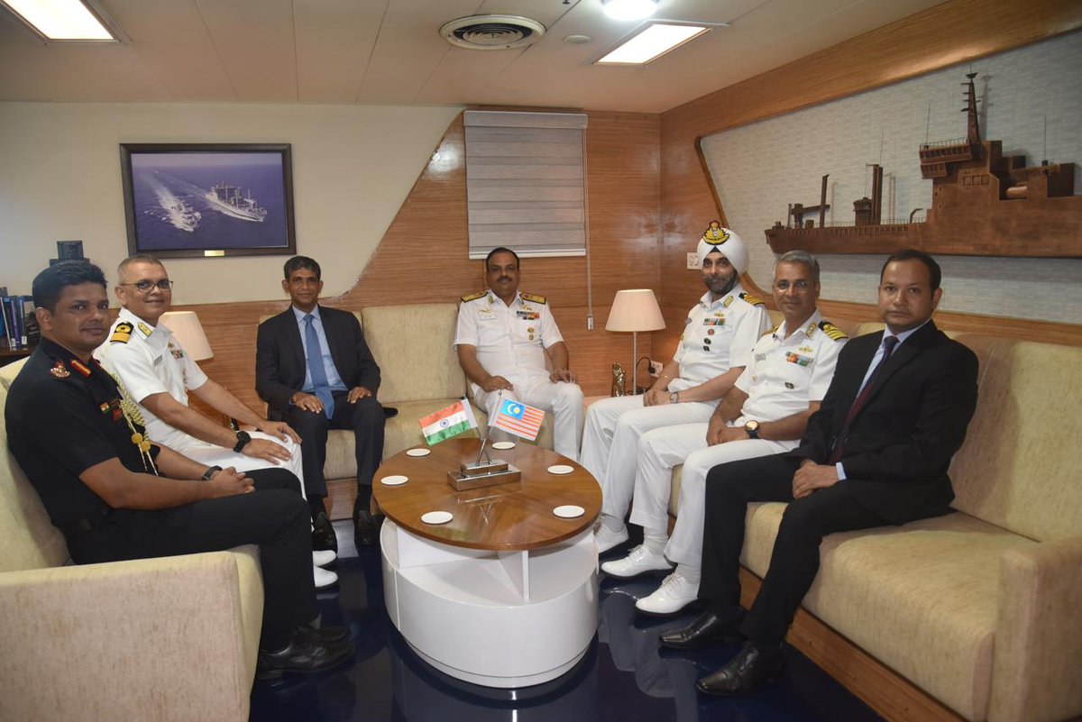 RAdm Rajesh Dhankhar #FOCEF interacted with Shri B N Reddy High Commissioner of India at Malaysia, onboard #INSShakti. They discussed aspects related to #IndianNavy's outreach in #IndoPacific as also efforts to enhance cooperation & promote peace in region. @hcikl