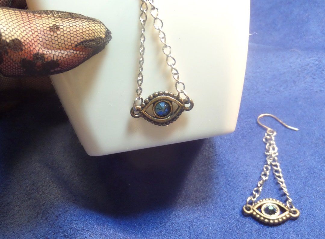 She'll love these #handmade Blue Evil Eye Earrings as protection and positive enery #giftideas for Girlfriends linorstoredesigns.etsy.com/listing/128032… via @Etsy designed by @linorstore #shopsmall #CCMTT