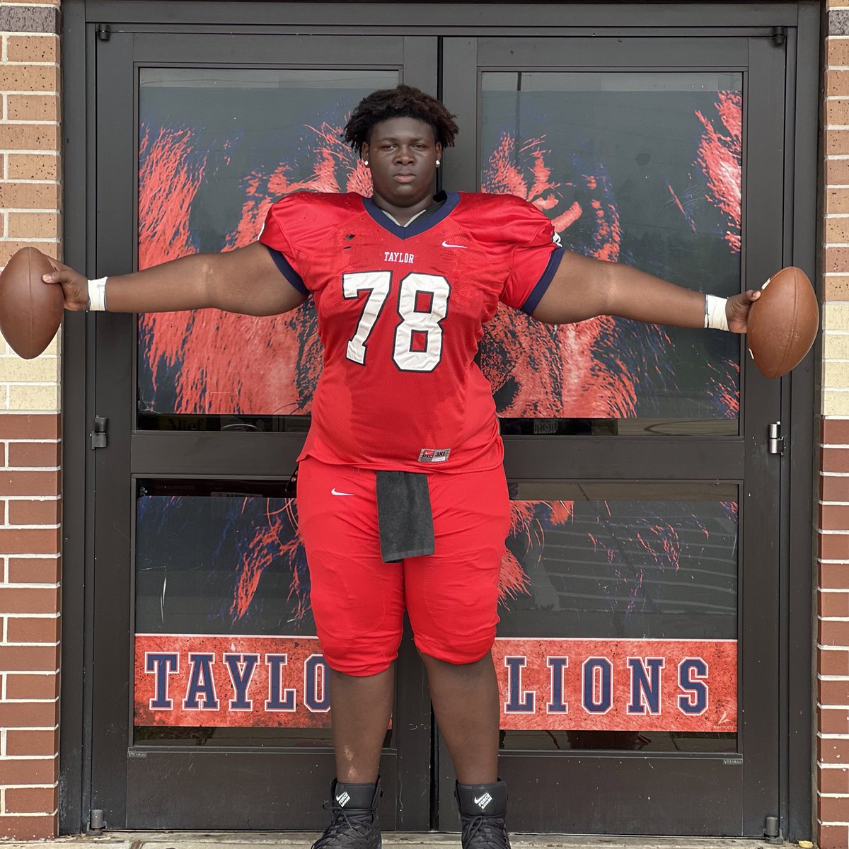 🚨🚨🚨 ****COLLEGE COACHES‼️ I introduce to you Dillian Whiteside @Bigwhiteside1 ‼️ 🚨6’4 335lbs 🚨Class of 2026 -Interior Offensive Lineman (Center or Guard) 🚨Next Big thing at Alief Taylor 🚨Spring HUDL Clips: hudl.com/video/3/180909…