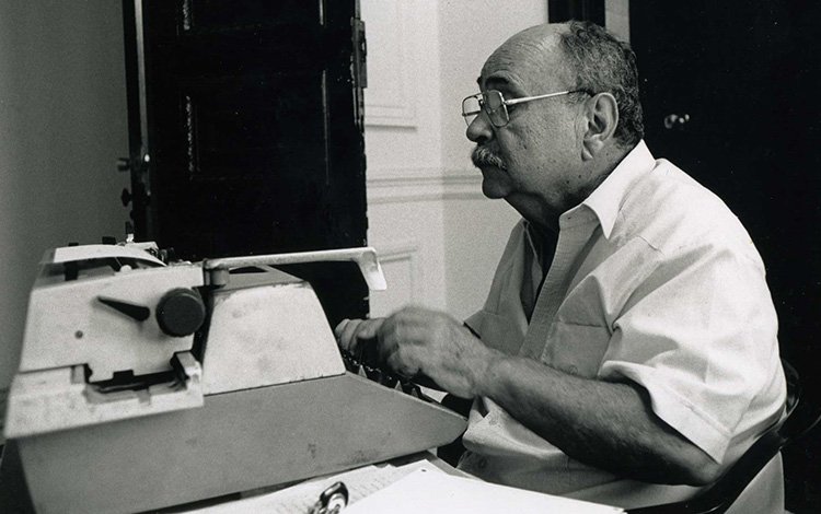 El 13 de mayo de 1923 nace el escritor cubano, Enrique Núñez Rodríguez. Colaborador del Movimiento 26 de Julio durante la dictadura de Fulgencio Batista.Dejó importantes piezas teatrales, que forman parte de la colección del teatro vernáculo cubano. #CubaMined lo recuerda.