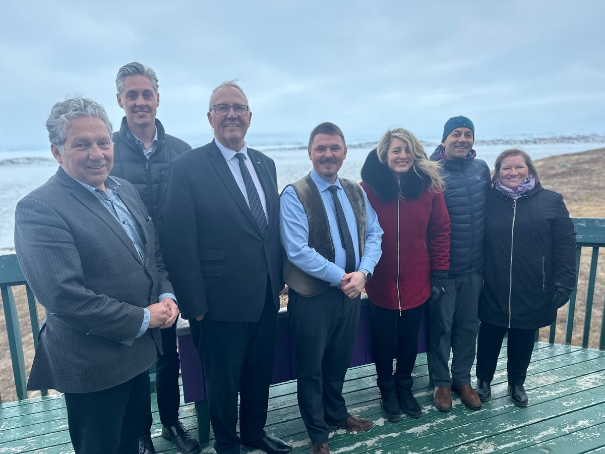 Federal ministers talk Arctic sovereignty in #Iqaluit
Ministers @melaniejoly, @BillBlair, and @stbstvdan  meet with northern premiers for strategy discussion
nunavutnews.com/home2/federal-…
#Canada @j_akeeagok @RJSimpson_NWT @yukongov #internationalrelations #Defense #defendeurope #NATO
