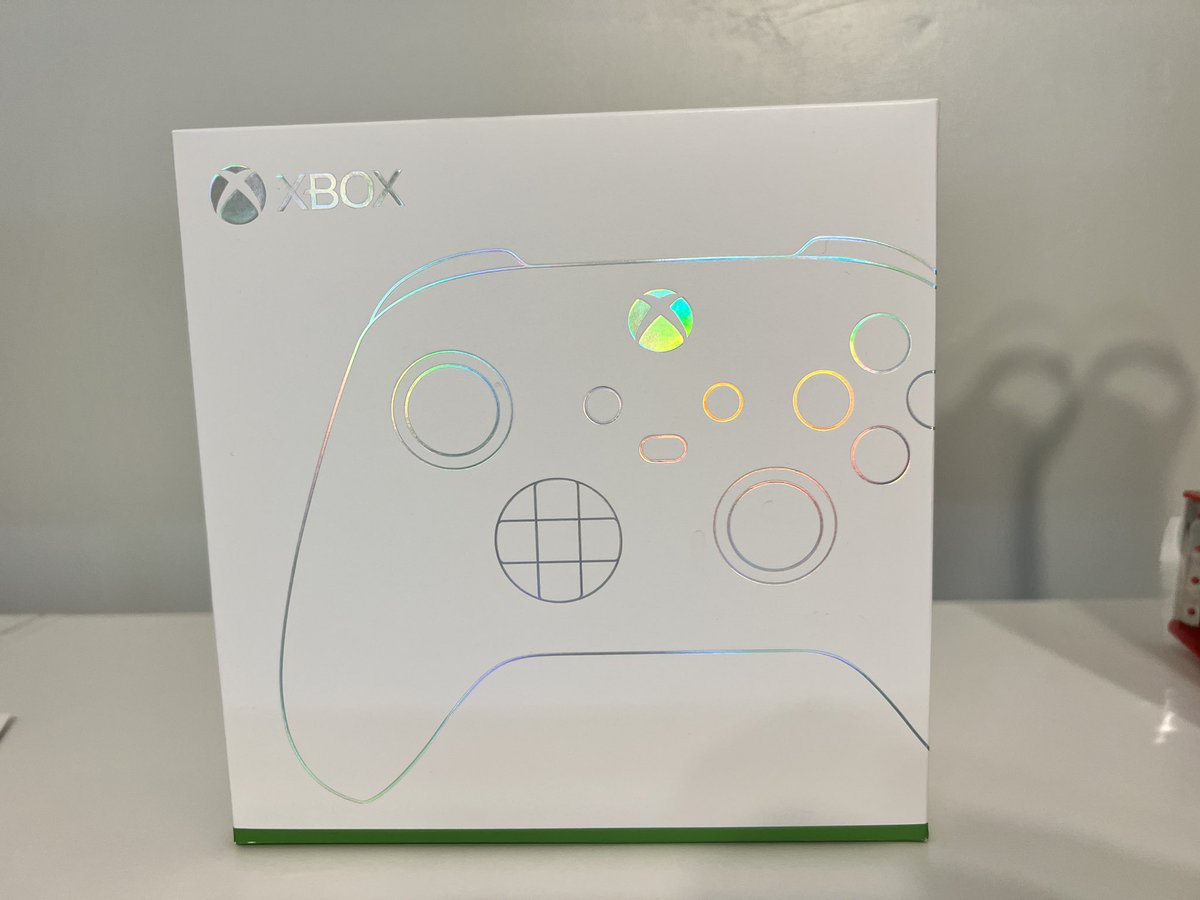 AmyVishwanatha's tweet image. Thanks to my hubby!  He ordered a #customxboxcontroller for my birthday!  I love it!  It even says #techiehousewife He also surprised me with breakfast.  💕
#Xbox #Customcontroller