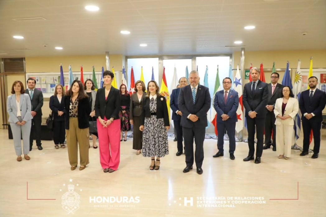 📌| El Canciller <a href="/EnriqueReinaHN/">Enrique Reina</a>, firmó la adhesión de Honduras, al Convenio Multilateral Iberoamericano de Seguridad Social, instrumento internacional que protege los derechos de los trabajadores migrantes, multinacionales y sus familias.

Leer: sreci.gob.hn/node/1674