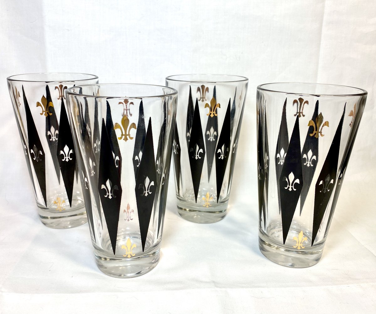 FOUR Vintage Black Diamond Gold Fleur De Lis Drinking Glasses #black #diamond #gold #FleueDeLis #drinking #glasses #Tumblers #vintage #Retro #Kitchen #Dining #MCM #MidCentury #Glassware #Collectibles #Barware etsy.me/3JXH69q via @Etsy